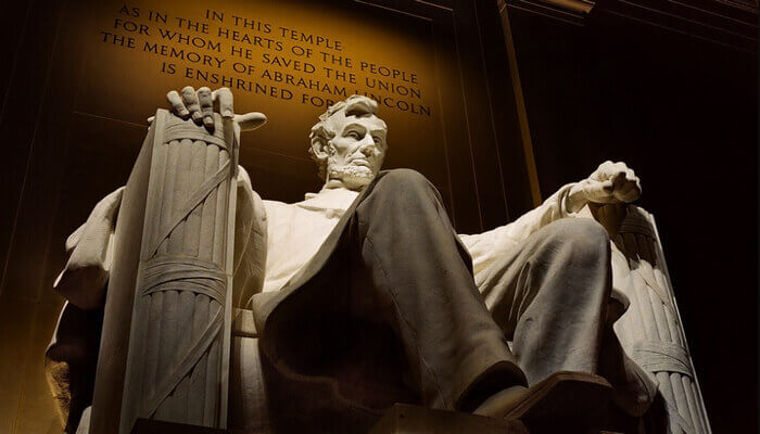 Description: Hình minh họa: Abraham Lincoln là ví dụ điển hình của phong cách lãnh đạo chuyên quyền